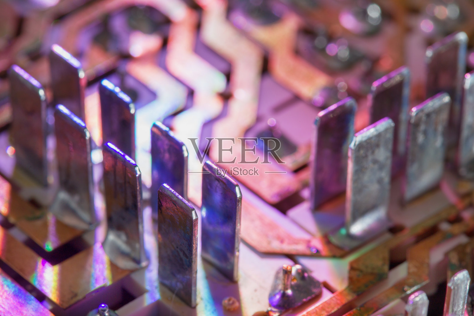 带有金属接触点的电子板照片摄影图片