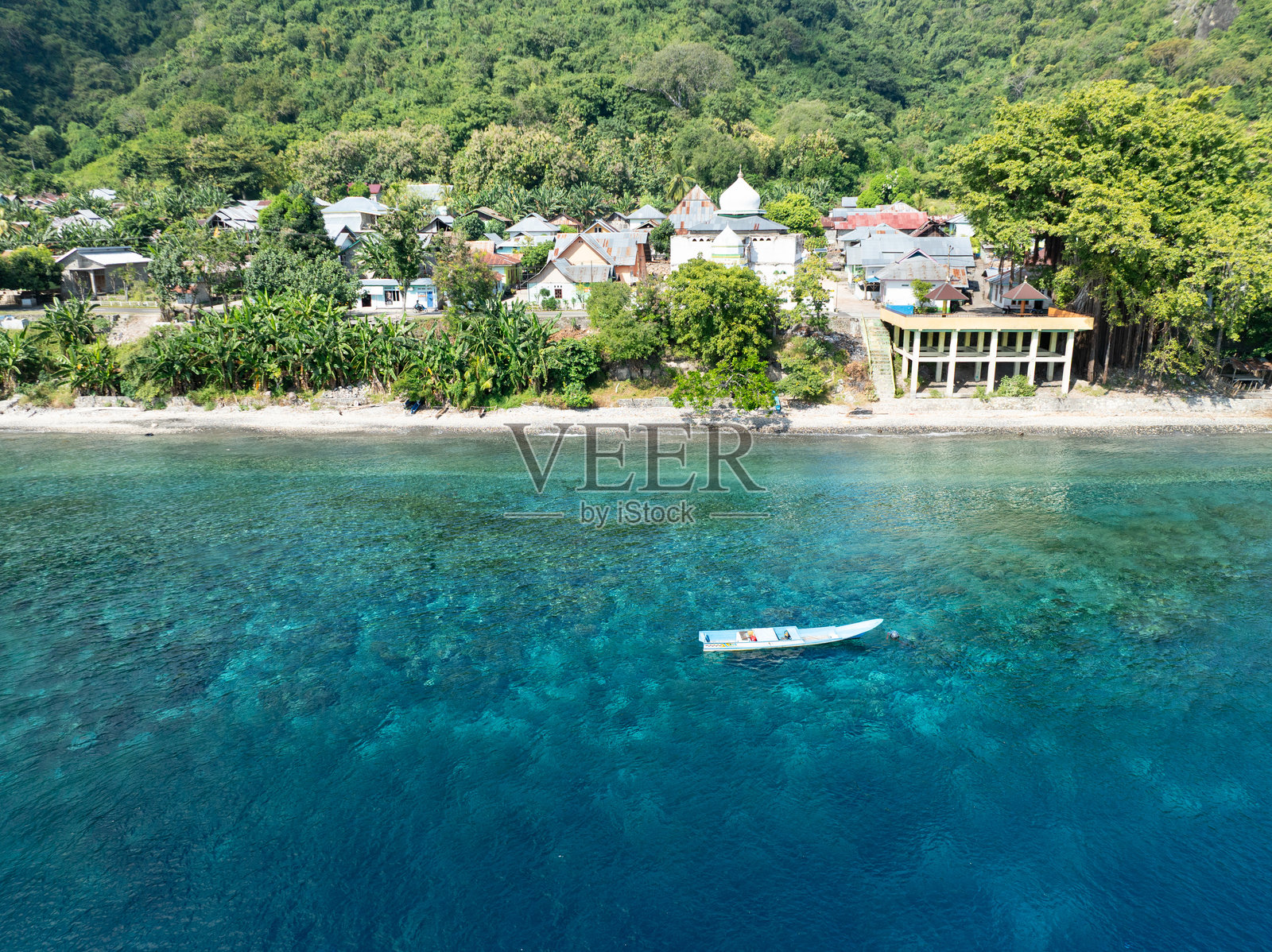 印度尼西亚阿洛尔美丽海岸的航拍图照片摄影图片