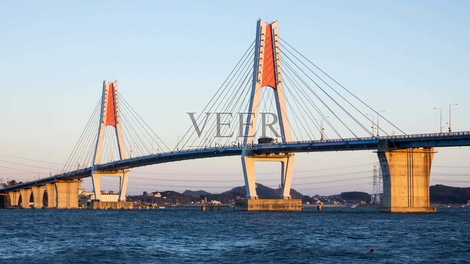 海上的悬索桥照片摄影图片