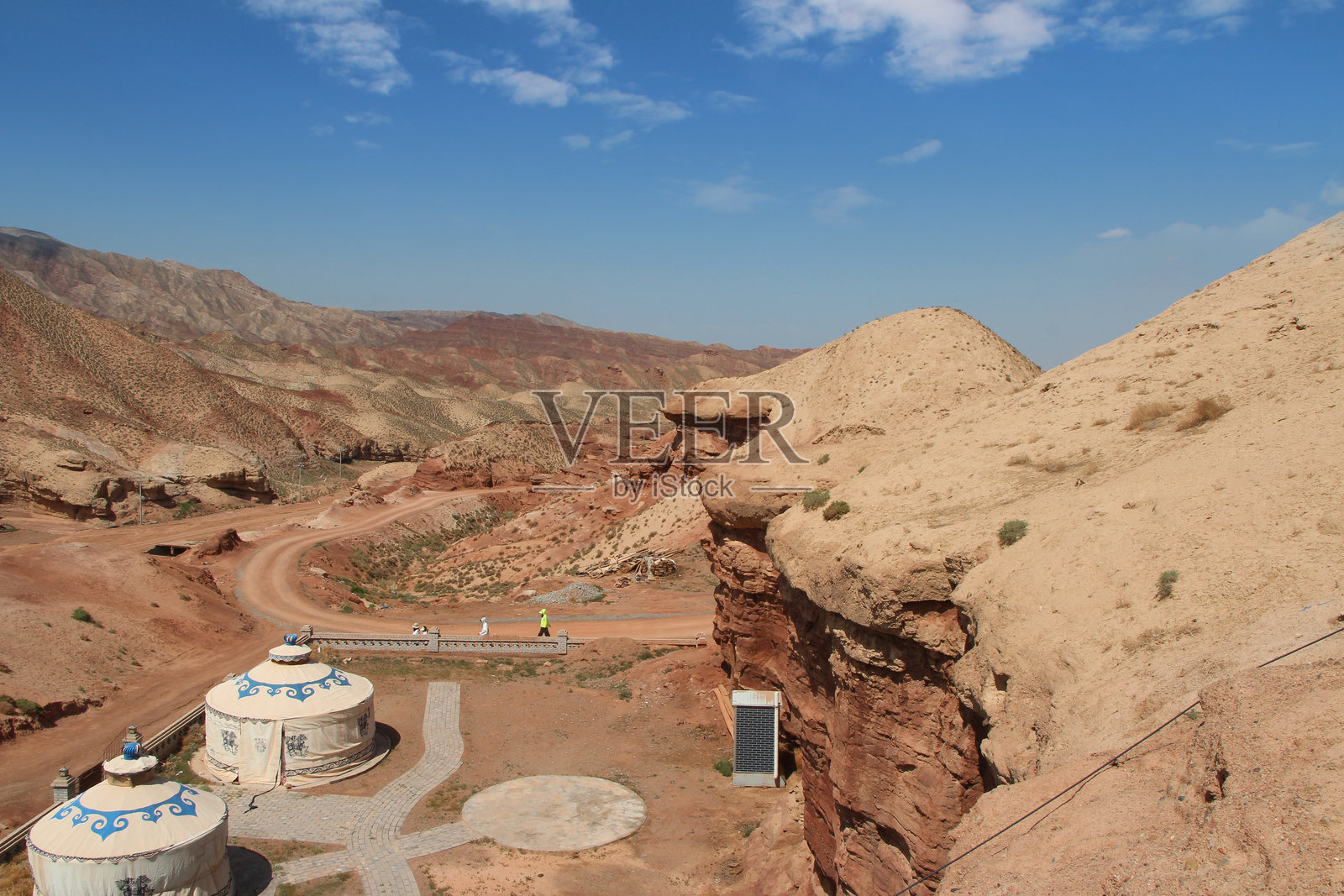 美丽的平山湖大峡谷风景与蒙古包照片摄影图片