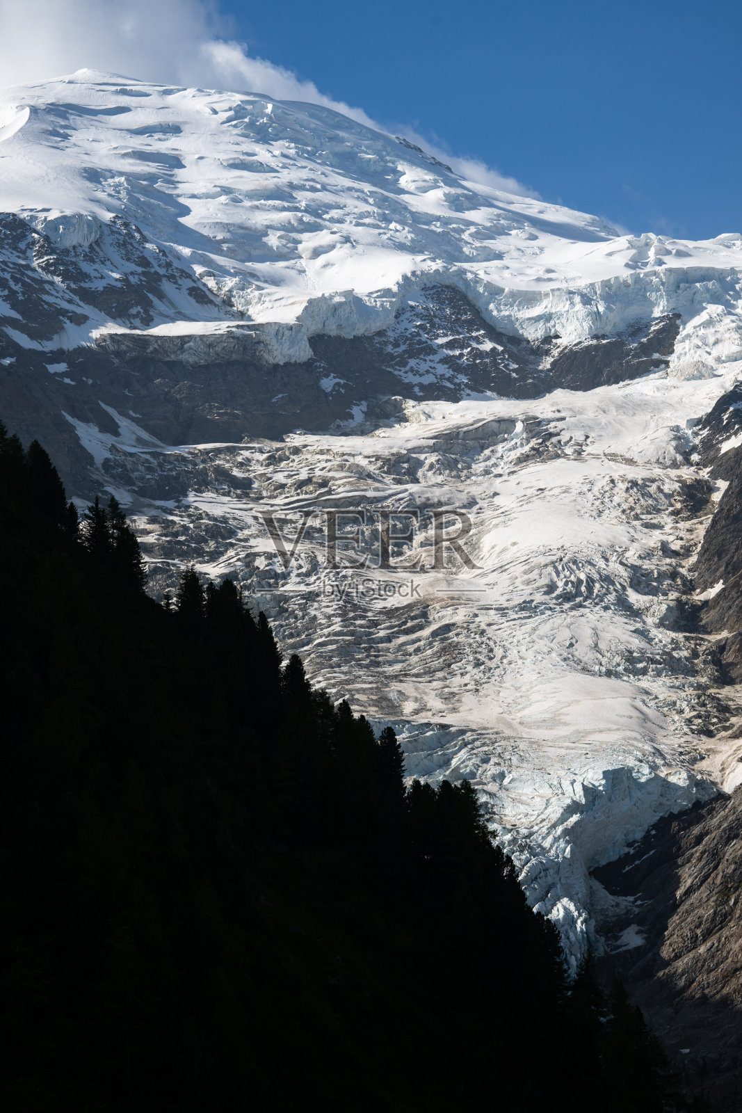 法国阿尔卑斯山的米迪峰照片摄影图片