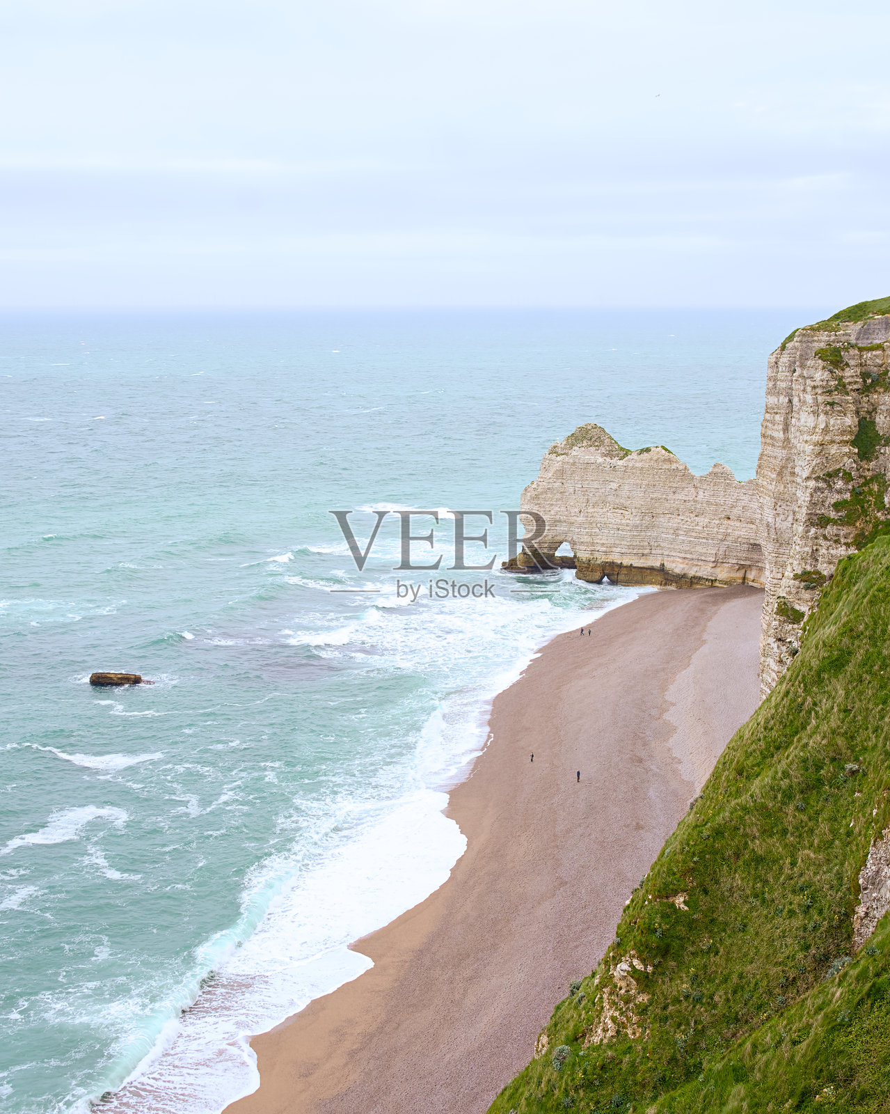 埃特雷塔南部海滩和白垩悬崖的高处视角照片摄影图片