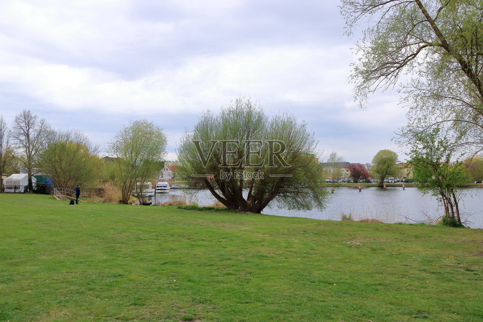 德国布兰登堡州哈维尔河畔的维尔德岛周围照片摄影图片