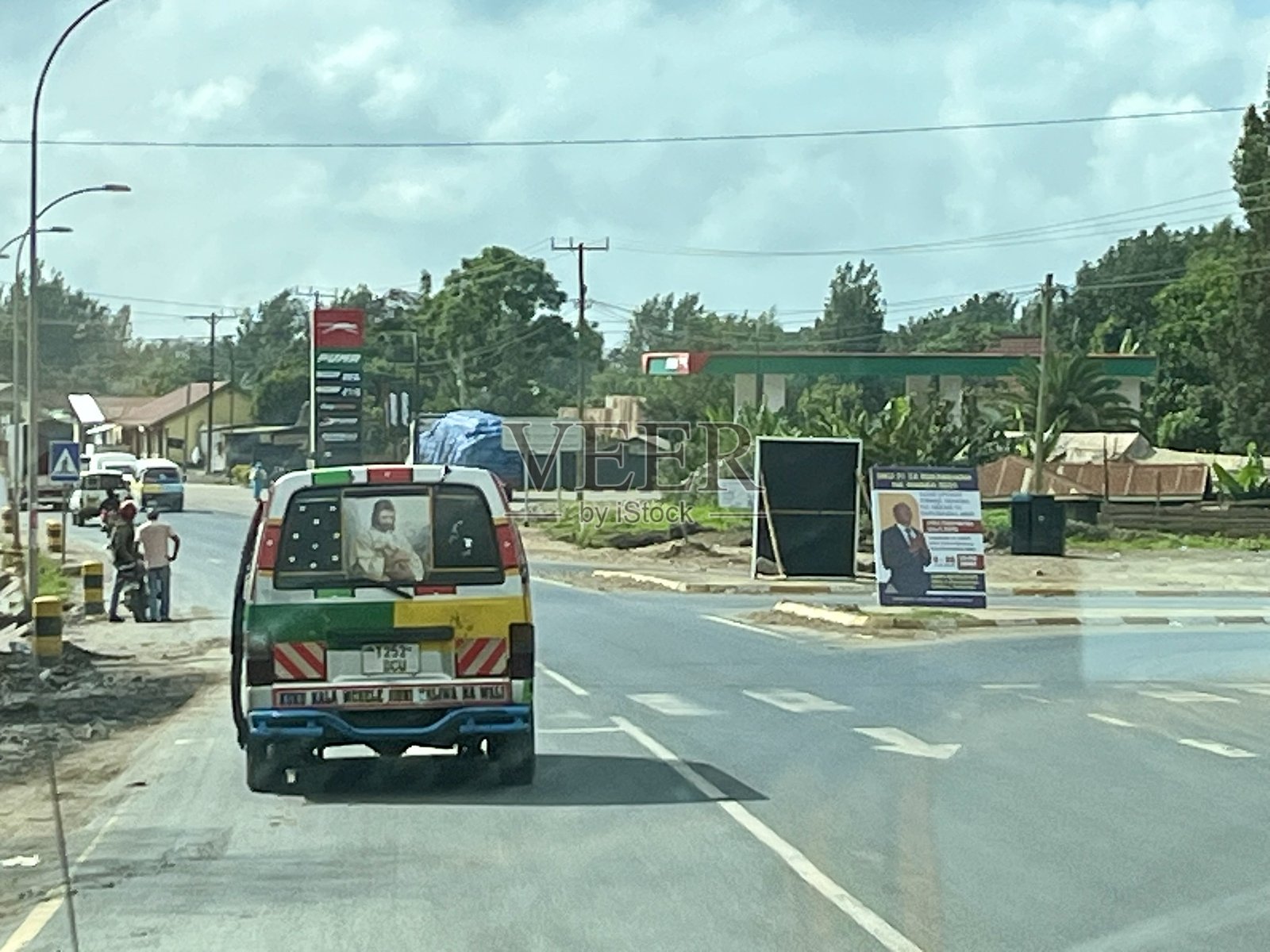 坦桑尼亚 - 阿鲁沙 - 马塔图巴士照片摄影图片