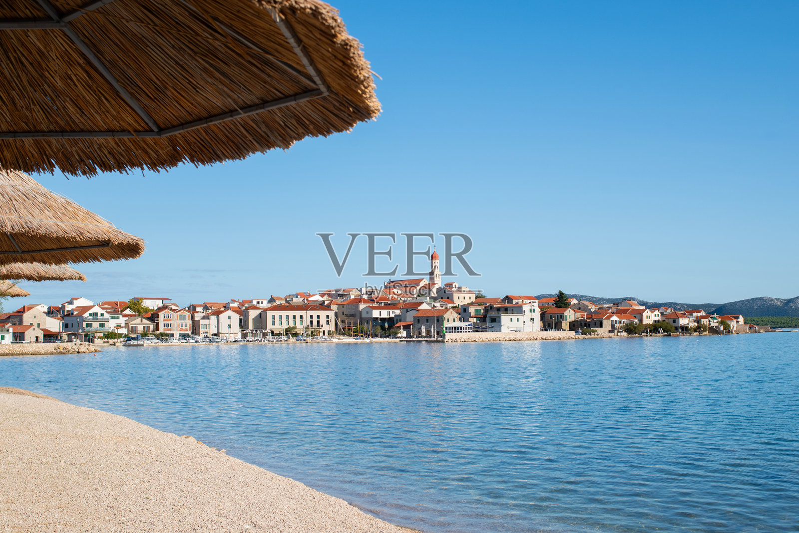 克罗地亚穆尔特岛贝蒂纳镇附近的海滩照片摄影图片