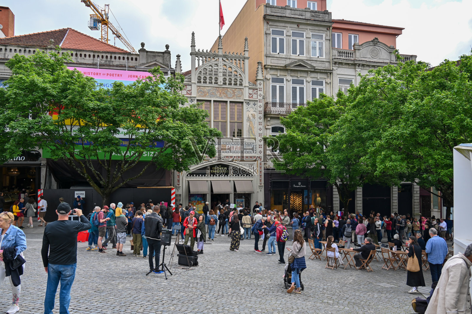 葡萄牙杜罗海岸波尔图的莱洛书店，以《哈利·波特》系列书籍而闻名。照片摄影图片
