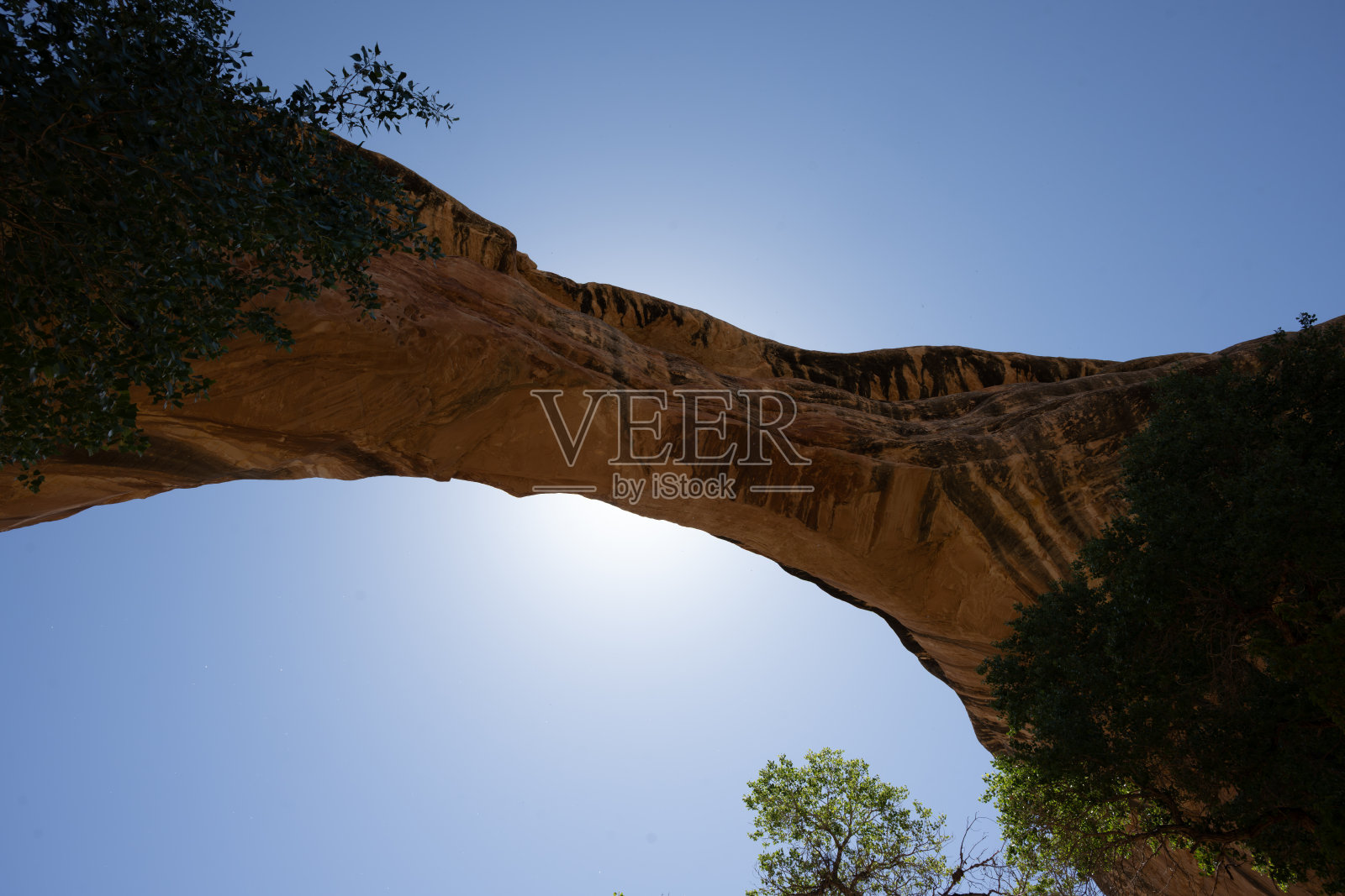 拱门的日食照片摄影图片