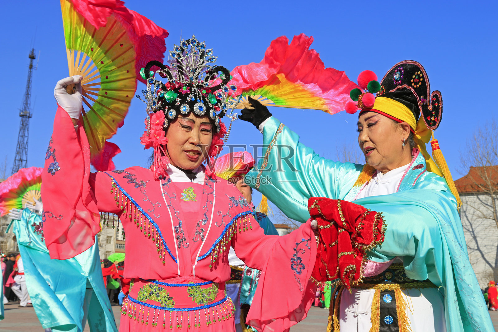 中国河北省卢南县街头的传统杨克民间舞表演照片摄影图片