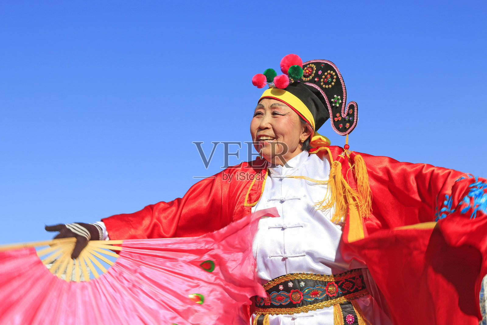 中国河北省卢南县街头的传统杨克民间舞表演照片摄影图片