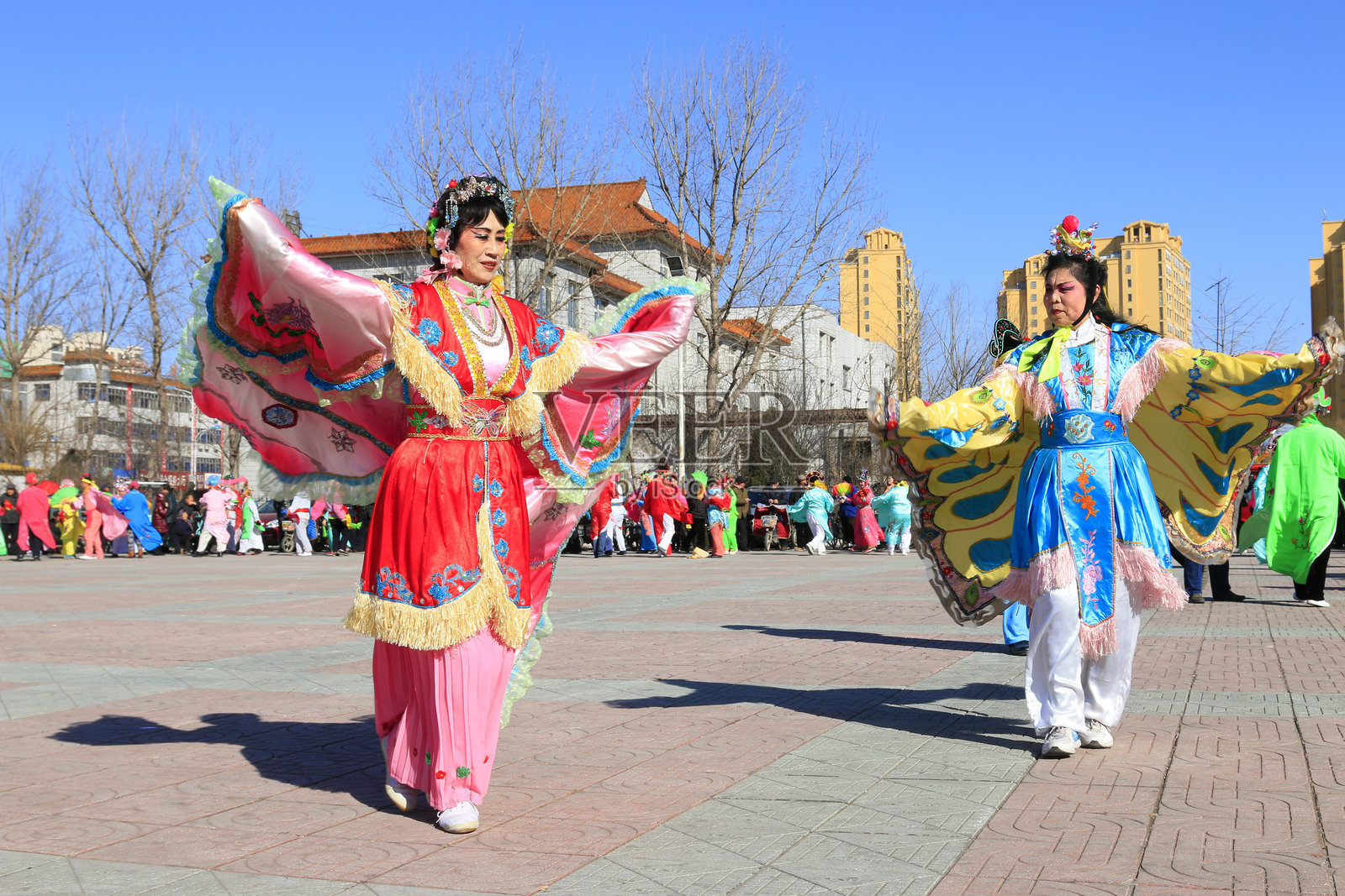 中国河北省卢南县街头的传统杨克民间舞表演照片摄影图片