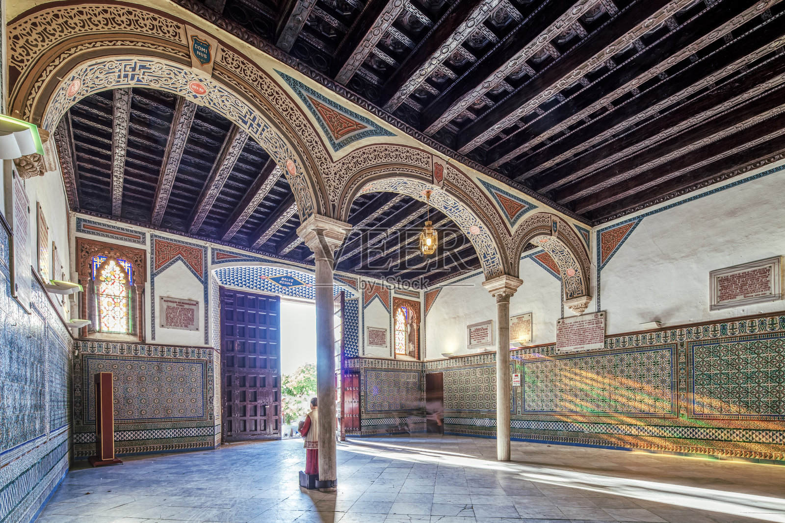 发现安慰圣殿优雅的中庭照片摄影图片