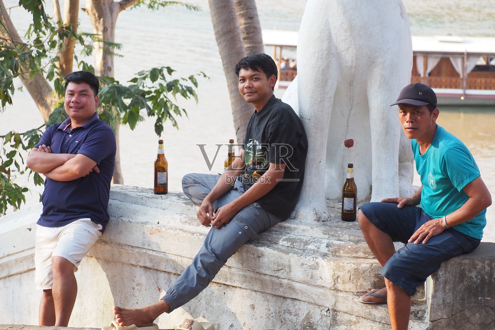 老挝琅勃拉邦的日常街头生活照片摄影图片