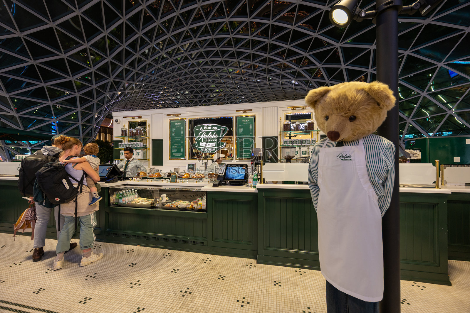 卡塔尔多哈哈马德国际机场的拉尔夫咖啡照片摄影图片