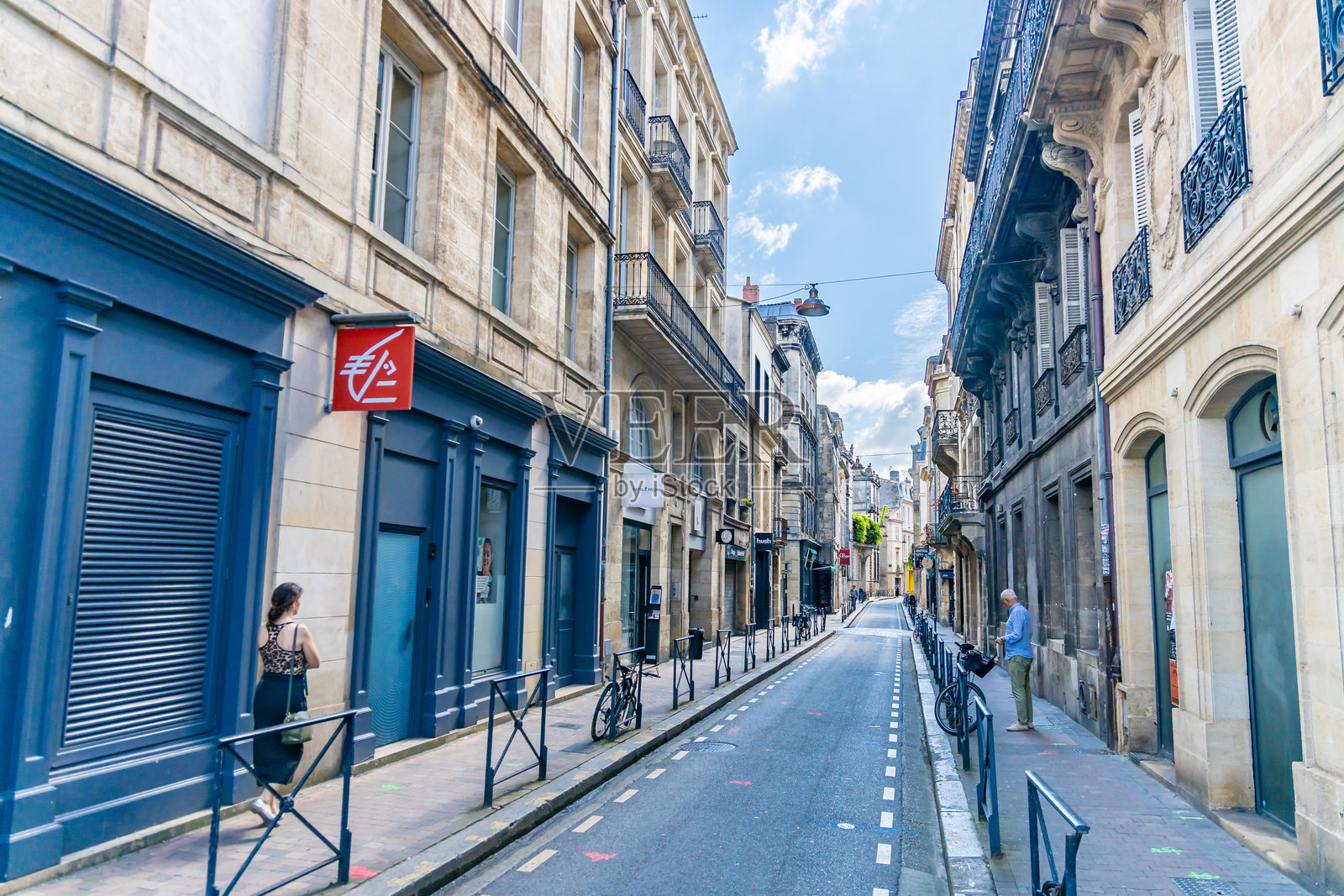 法国波尔多市中心的一条古老购物街——狼街照片摄影图片