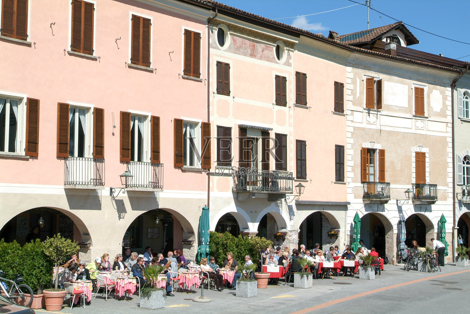 瑞士卢加诺湖畔的莫尔科特村照片摄影图片