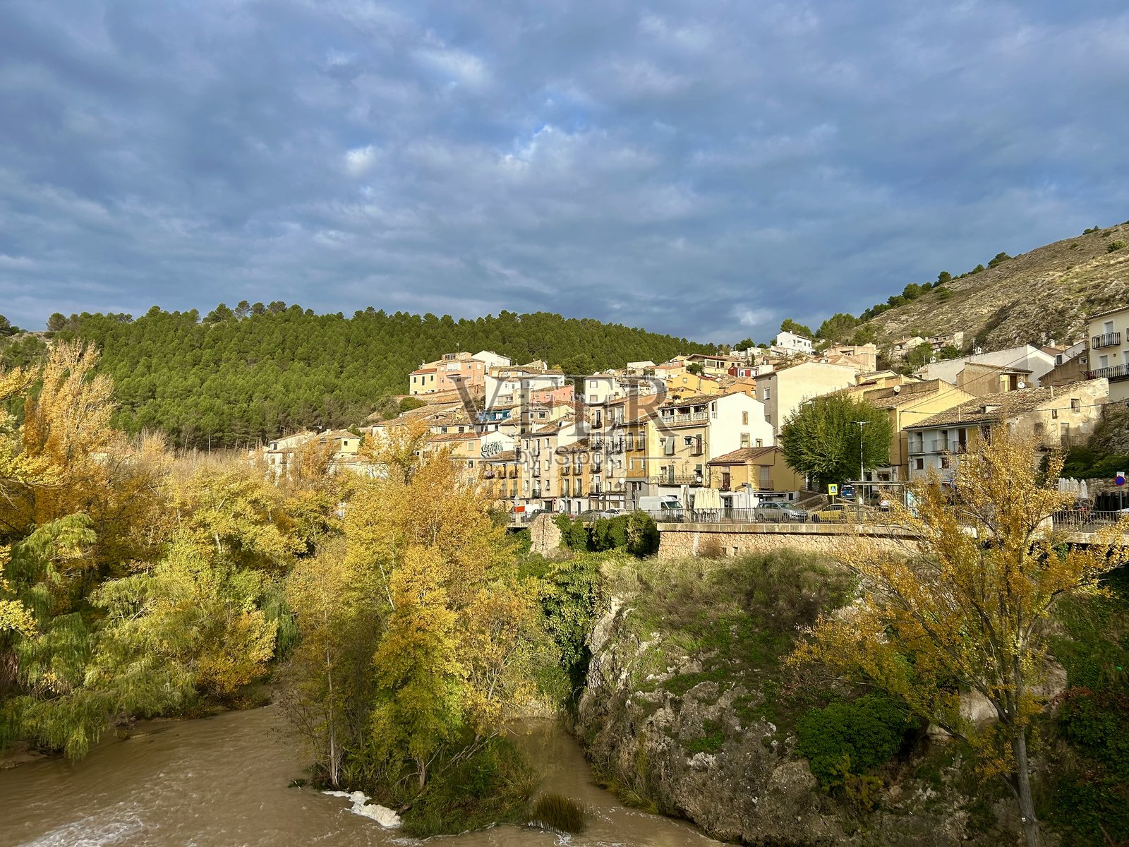 胡卡尔河穿过昆卡照片摄影图片
