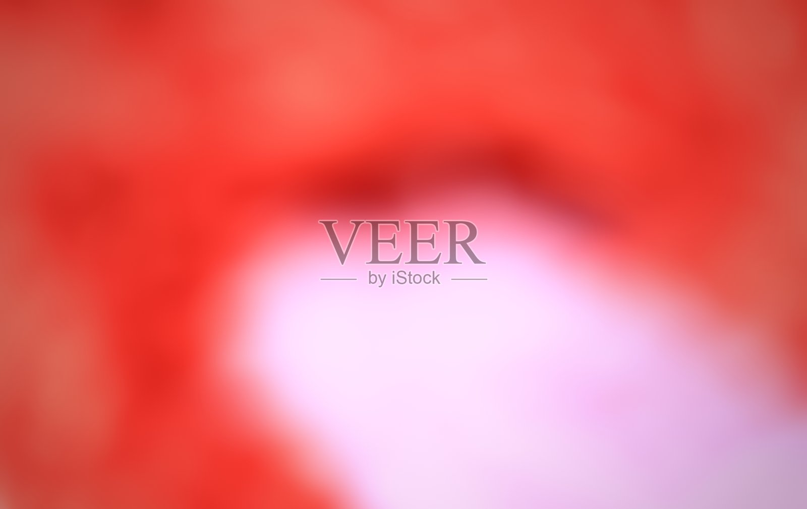 背景呈现出白色和红色的抽象模糊渐变，营造出柔和的效果。用于插图、横幅。照片摄影图片