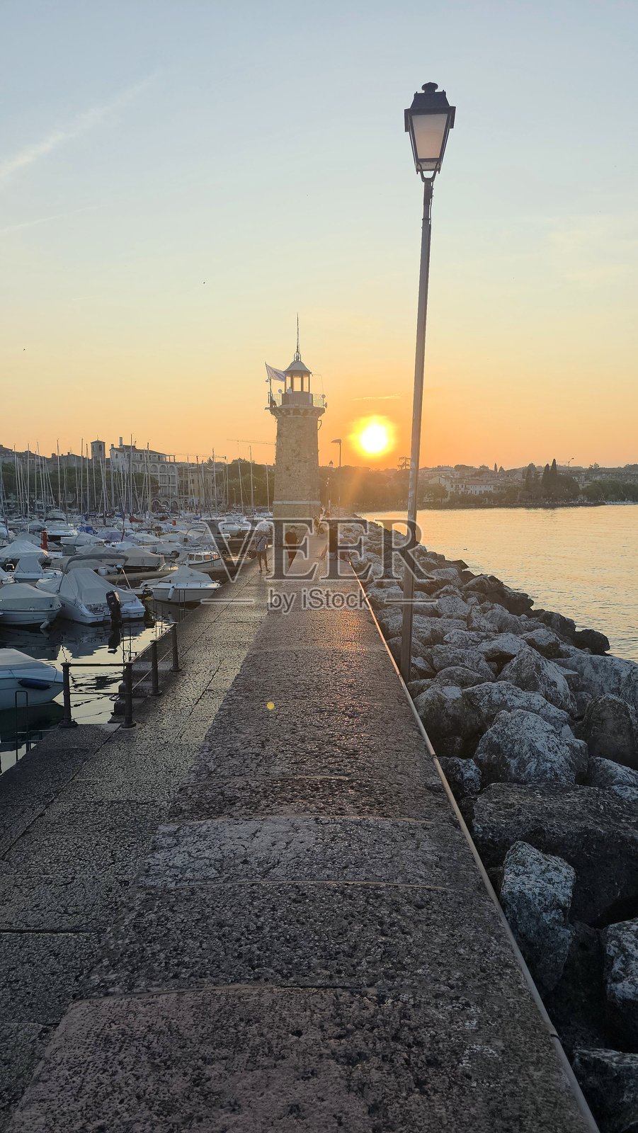 德森扎诺，加尔达湖照片摄影图片