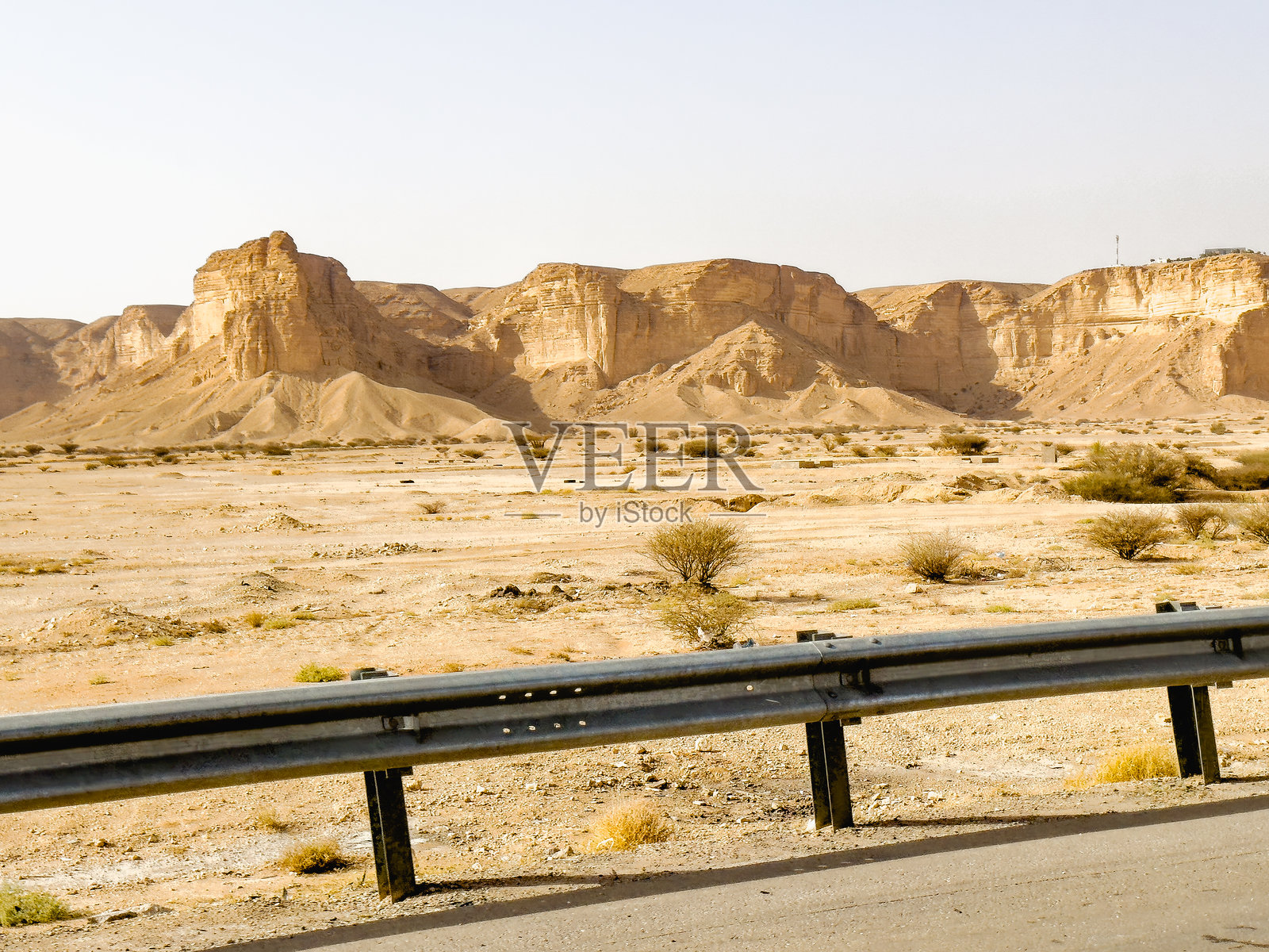 沙特阿拉伯利雅得附近的沙漠景观照片摄影图片