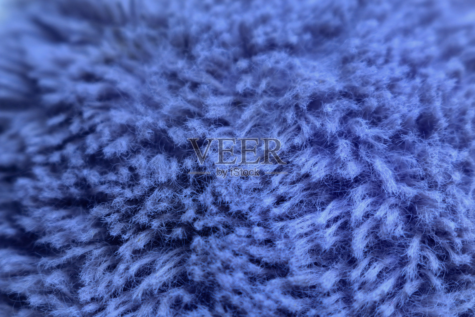 蓝色羽毛的特写，背景，美丽的棉质纹理。照片摄影图片