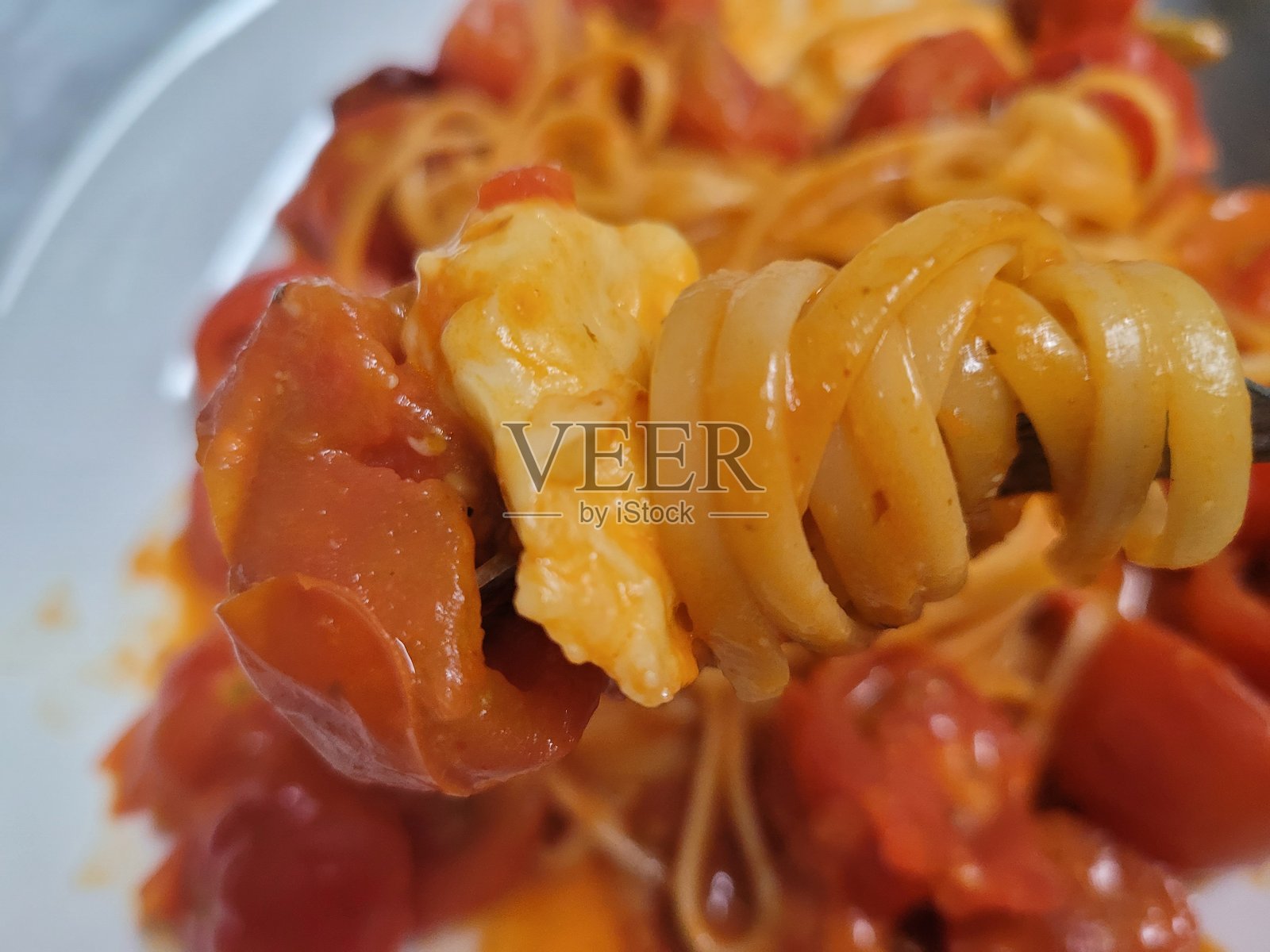 马苏里拉奶酪番茄意大利面照片摄影图片