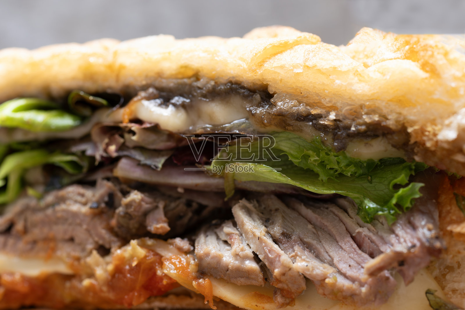 乡村风味意大利烤牛肉三明治照片摄影图片
