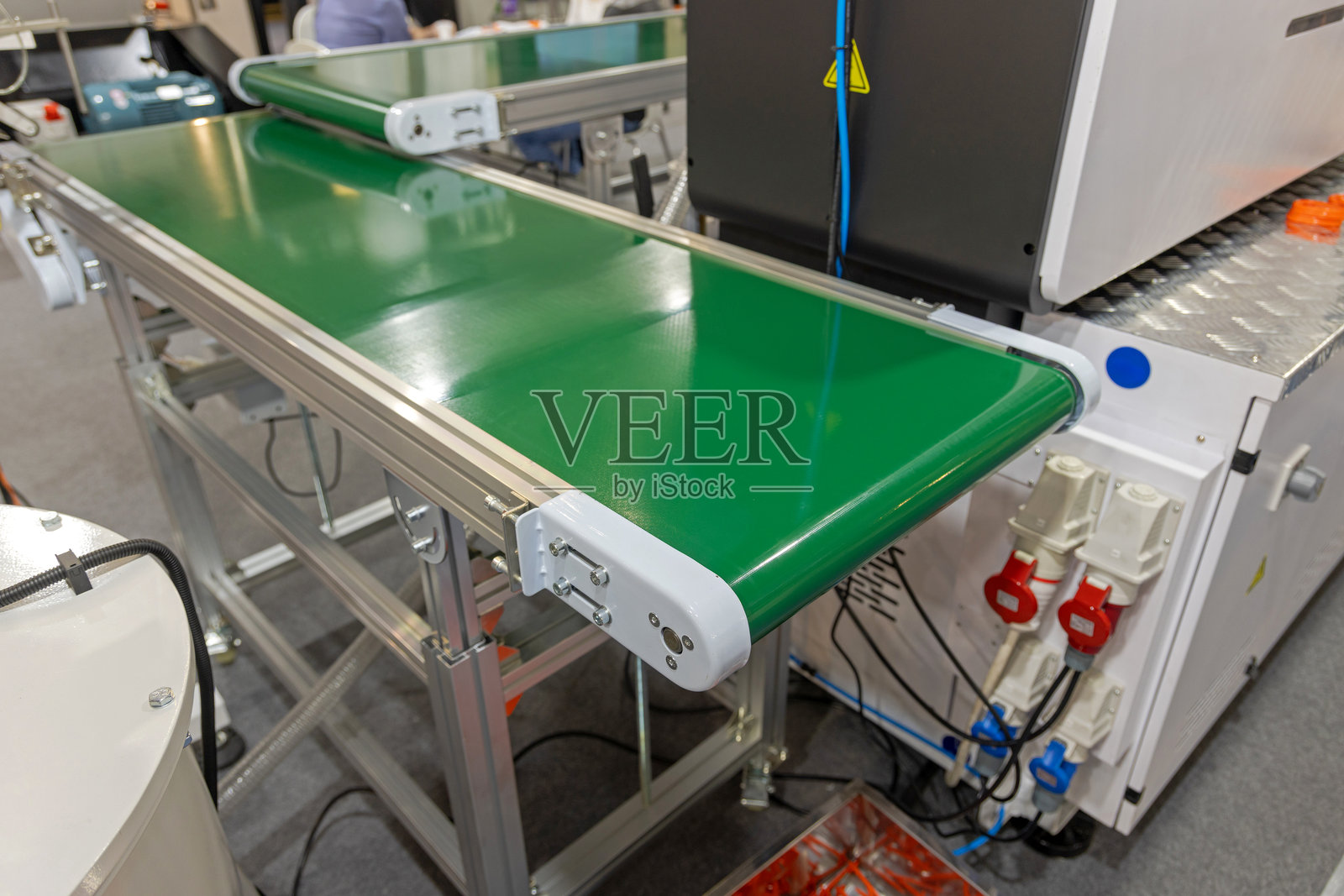 绿色输送带照片摄影图片