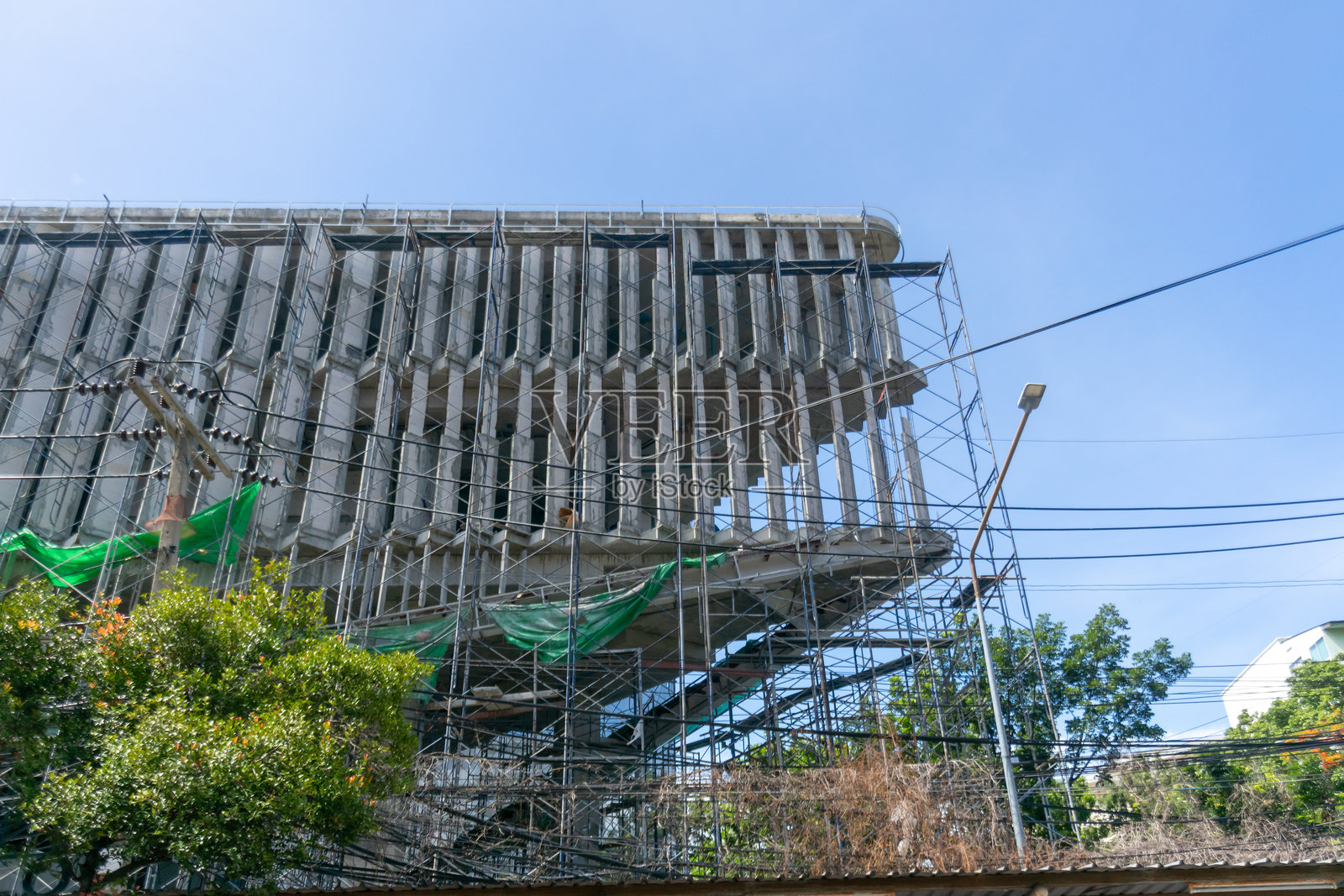 带有脚手架框架的建筑工地照片摄影图片