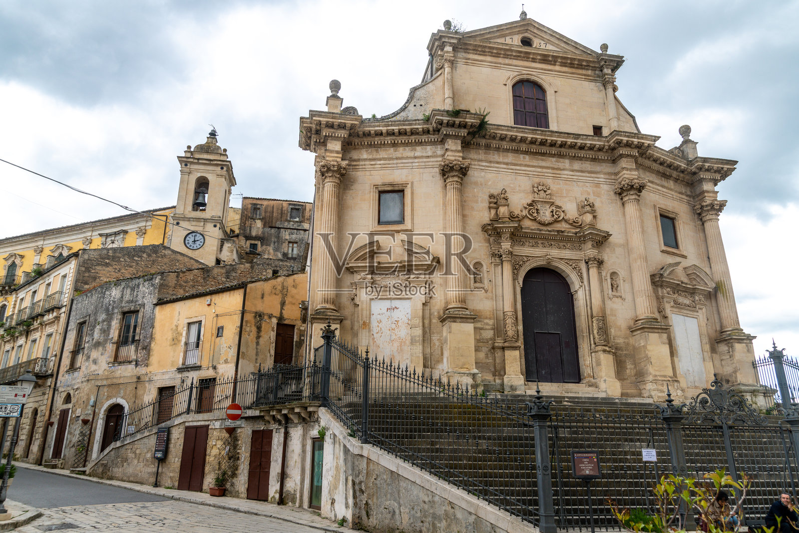 拉古萨的圣灵教堂外观和钟楼动漫风格照片摄影图片