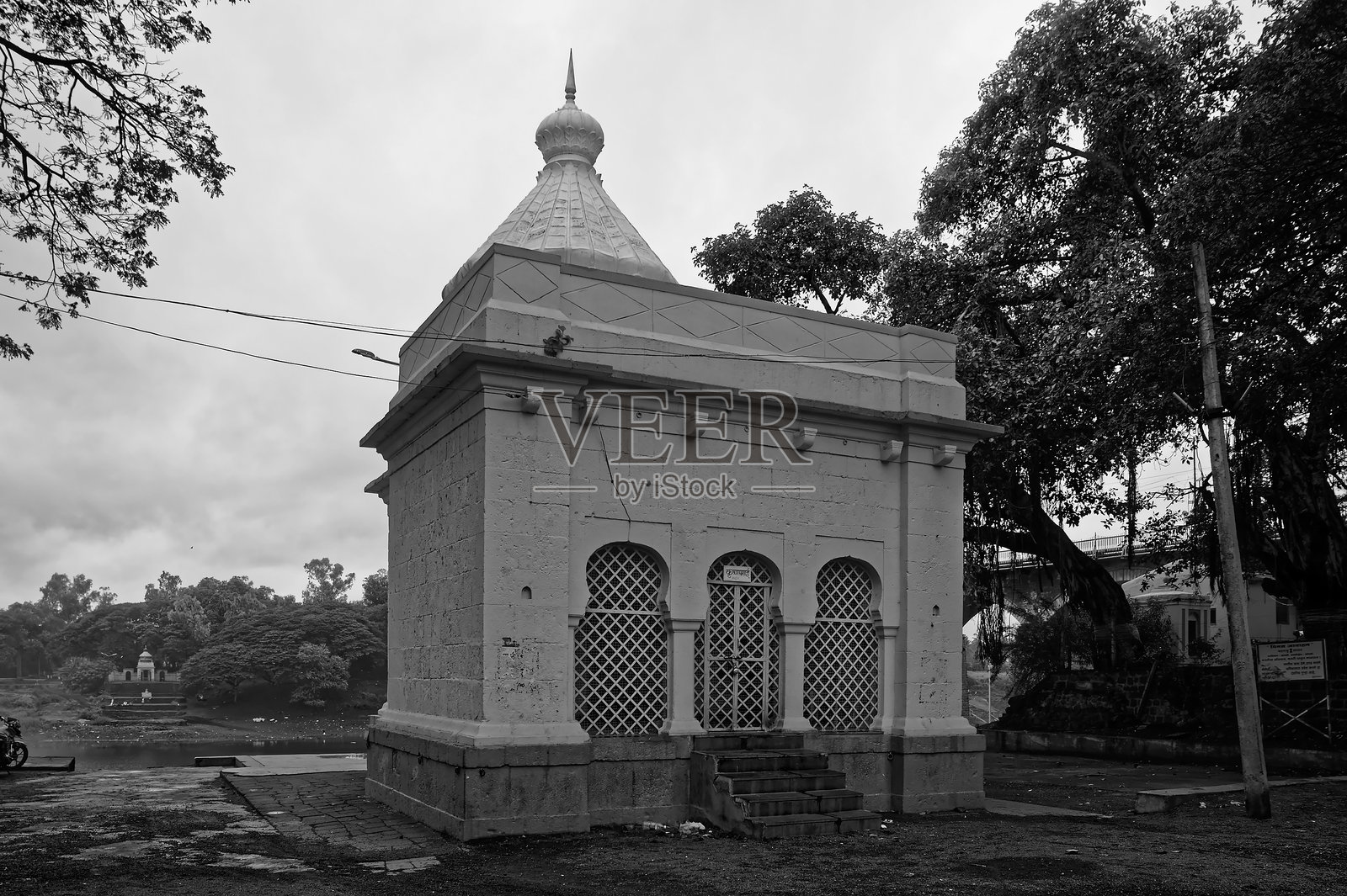 桑格利的克里希纳河印度教寺庙黑白照片照片摄影图片