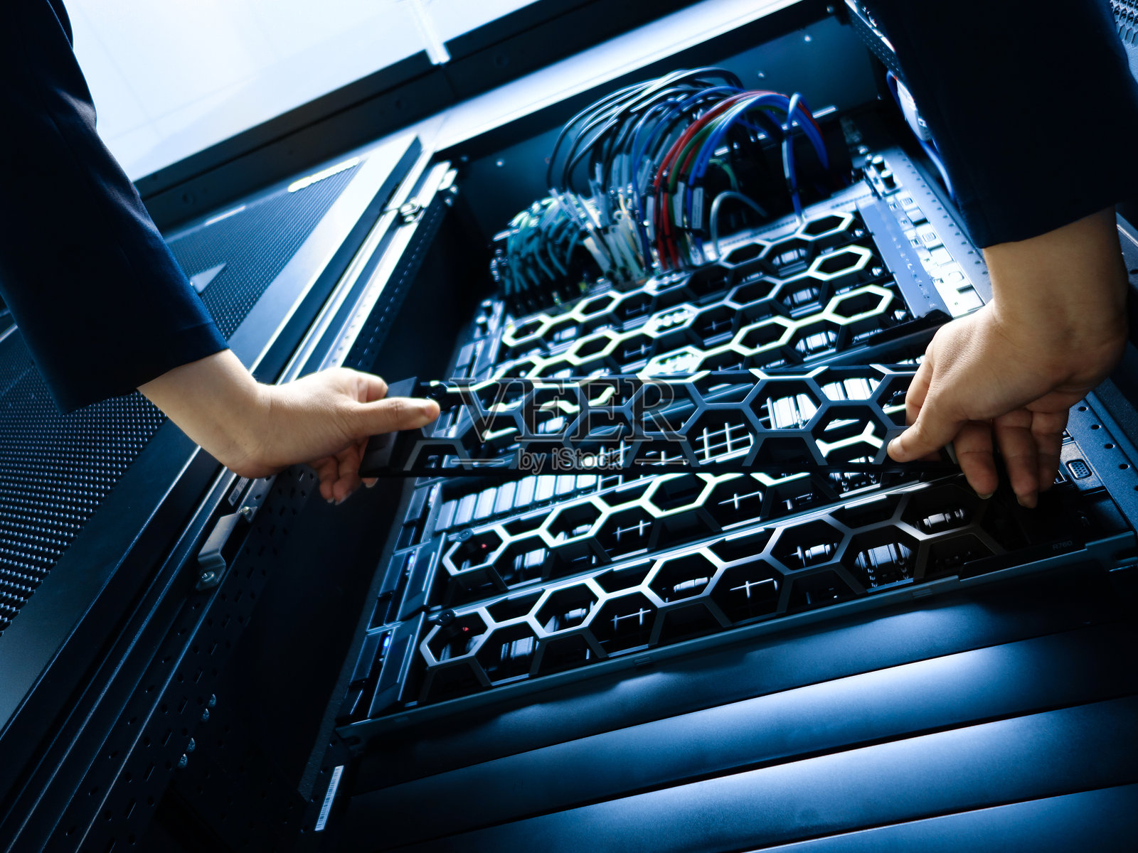 网络设备的服务器维护照片摄影图片