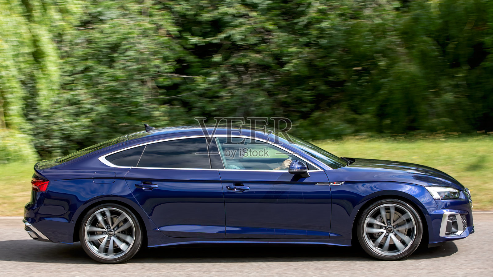 奥迪A5照片摄影图片