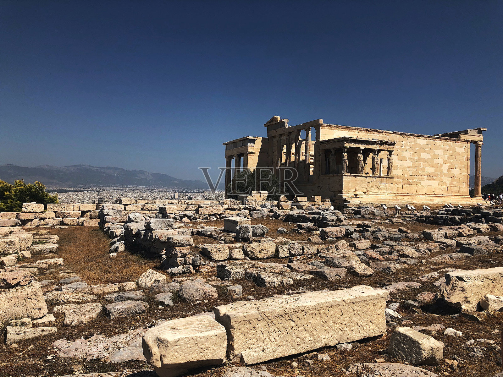希腊雅典，雅典卫城帕台农神庙，厄瑞克透斯神庙的凯里亚蒂斯走廊照片摄影图片