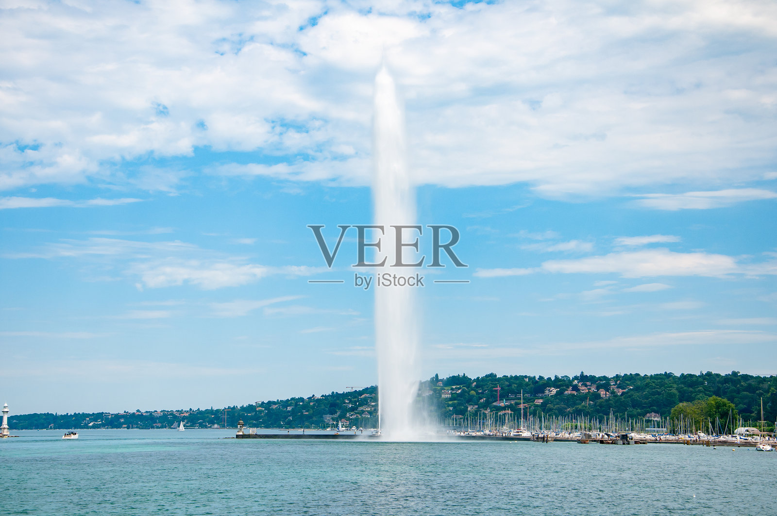 瑞士日内瓦湖上的喷泉景观照片摄影图片