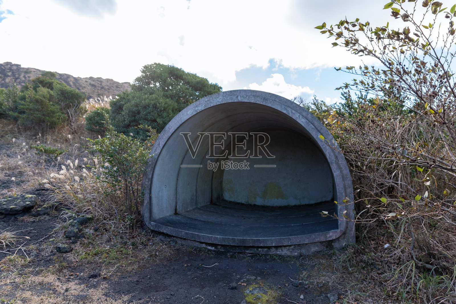 三原山的避难所照片摄影图片