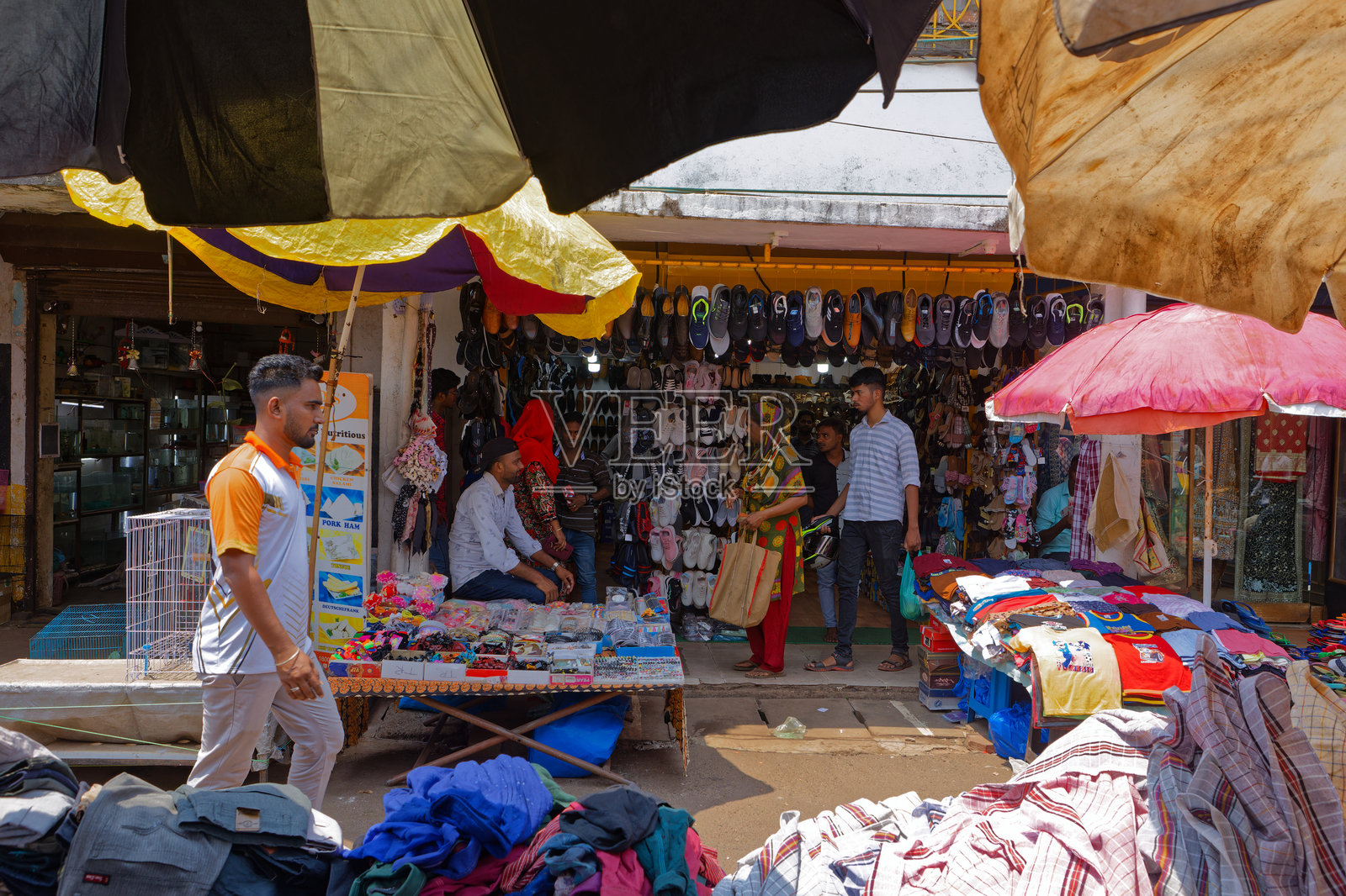 马普萨市集是位于北果阿马普萨的一个传统市场,也是一个主要的旅游景点。果阿的星期五集市。照片摄影图片