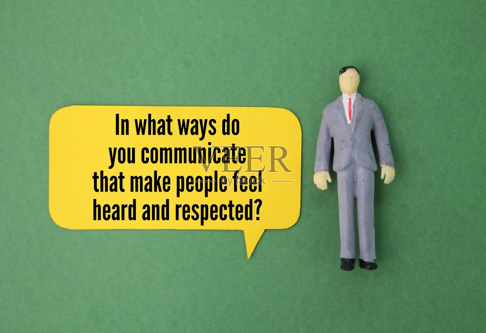 以什么方式进行沟通能让人感到被倾听和受到尊重？问答概念照片摄影图片