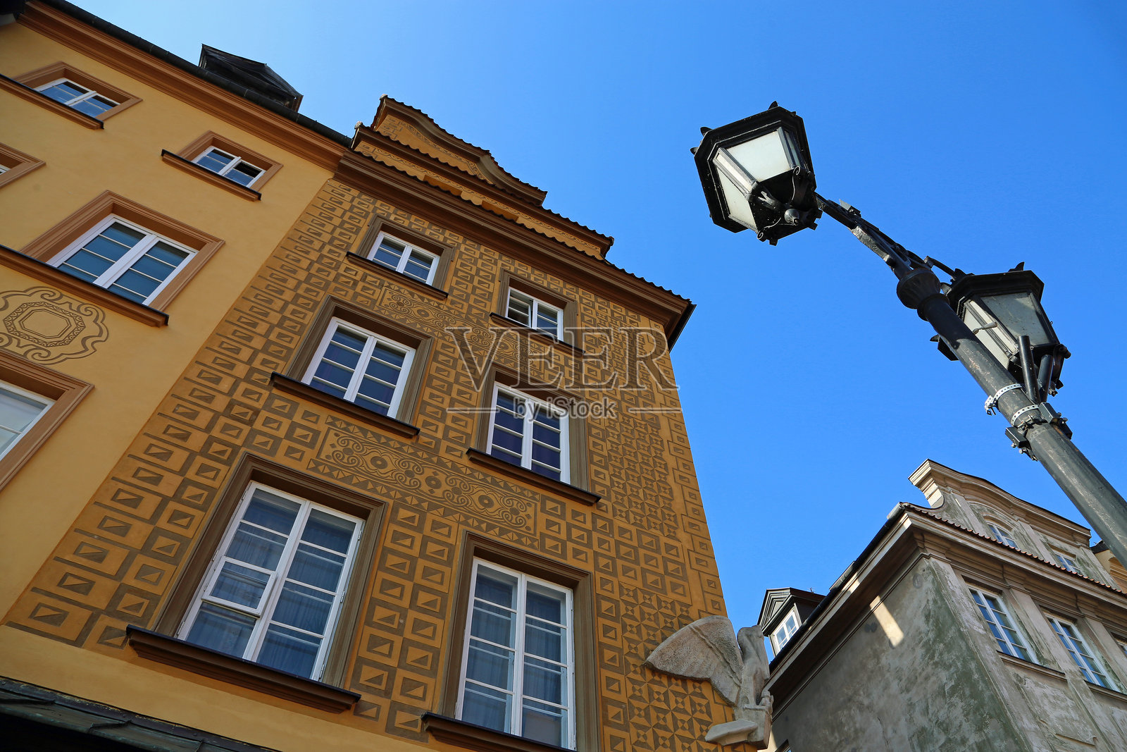 老市场广场周围的历史建筑照片摄影图片