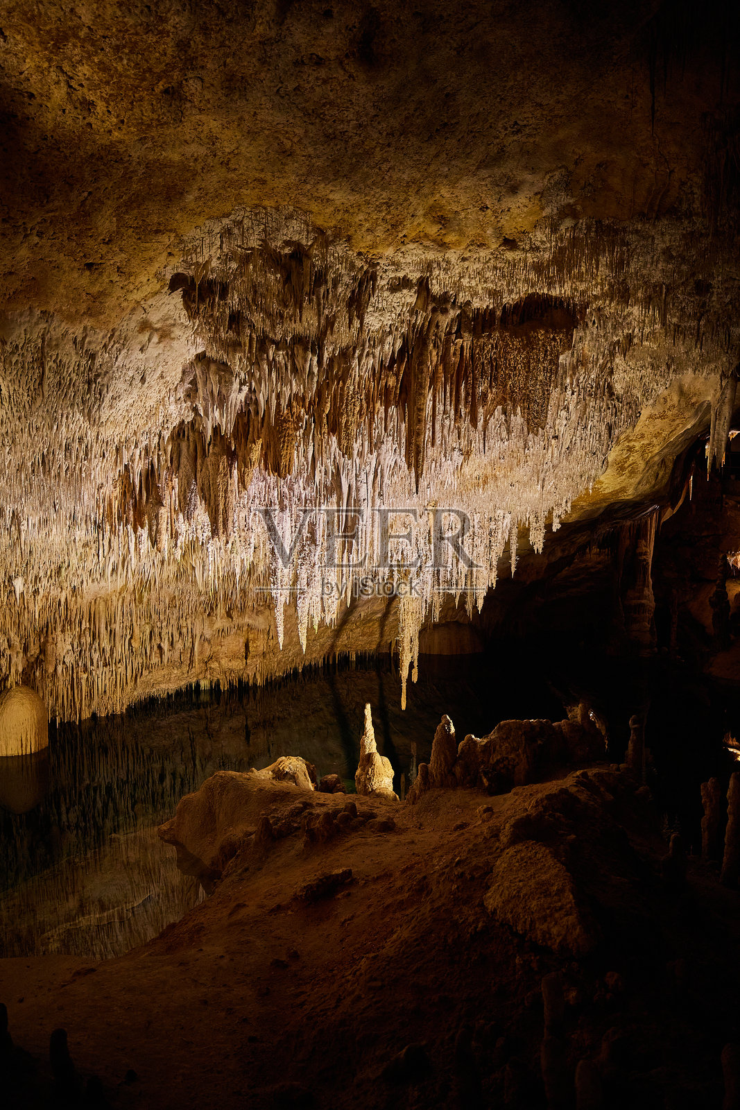 西班牙马约卡岛的龙洞照片摄影图片