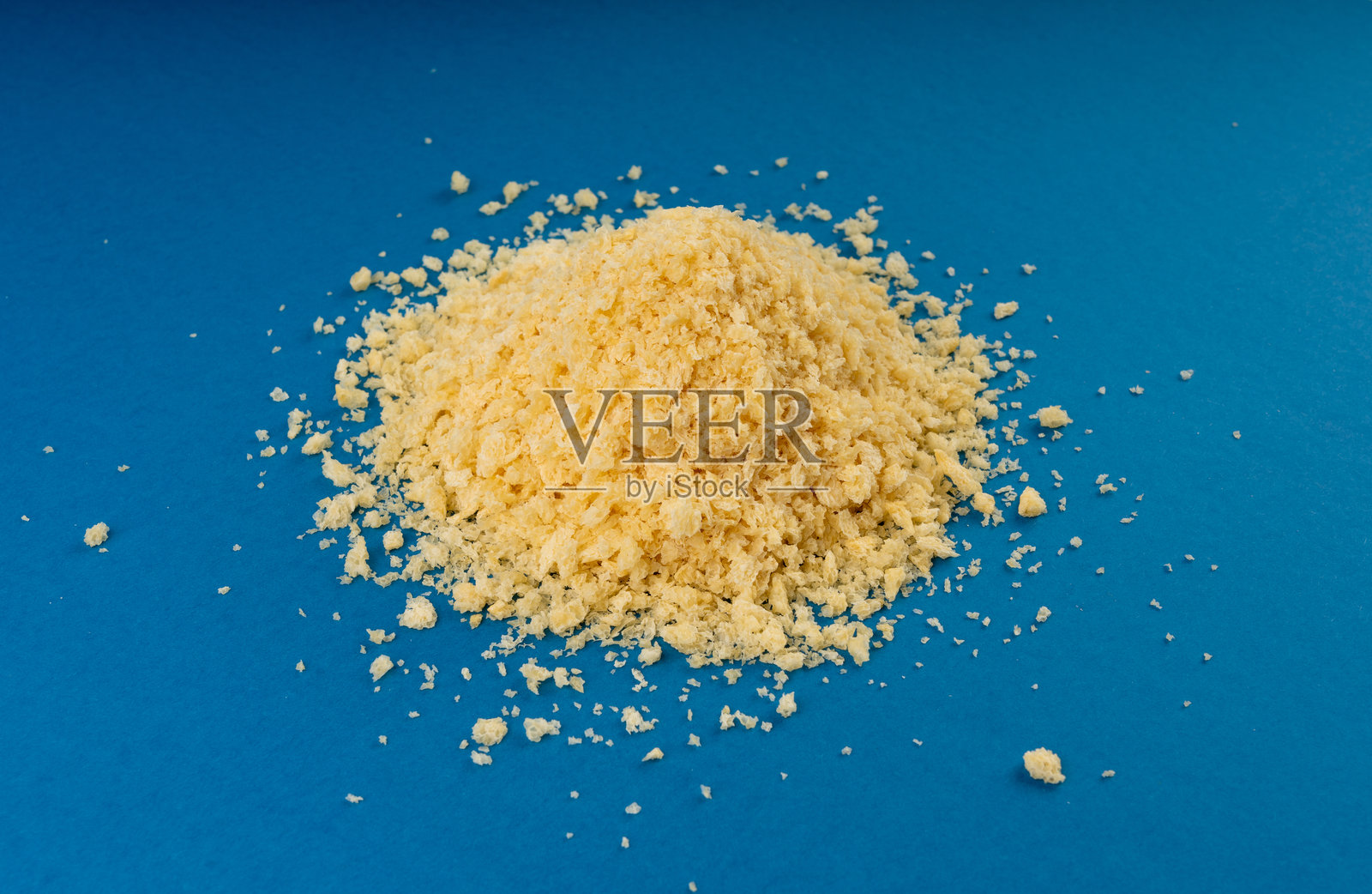 面包屑，散落的面包屑，压碎的干面包屑用于鸡块，日式面包屑照片摄影图片