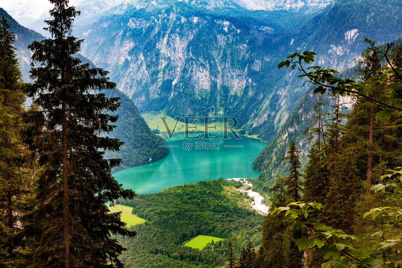 国王湖，科尼希斯湖，贝希特斯加登，巴伐利亚，德国，欧洲。照片摄影图片