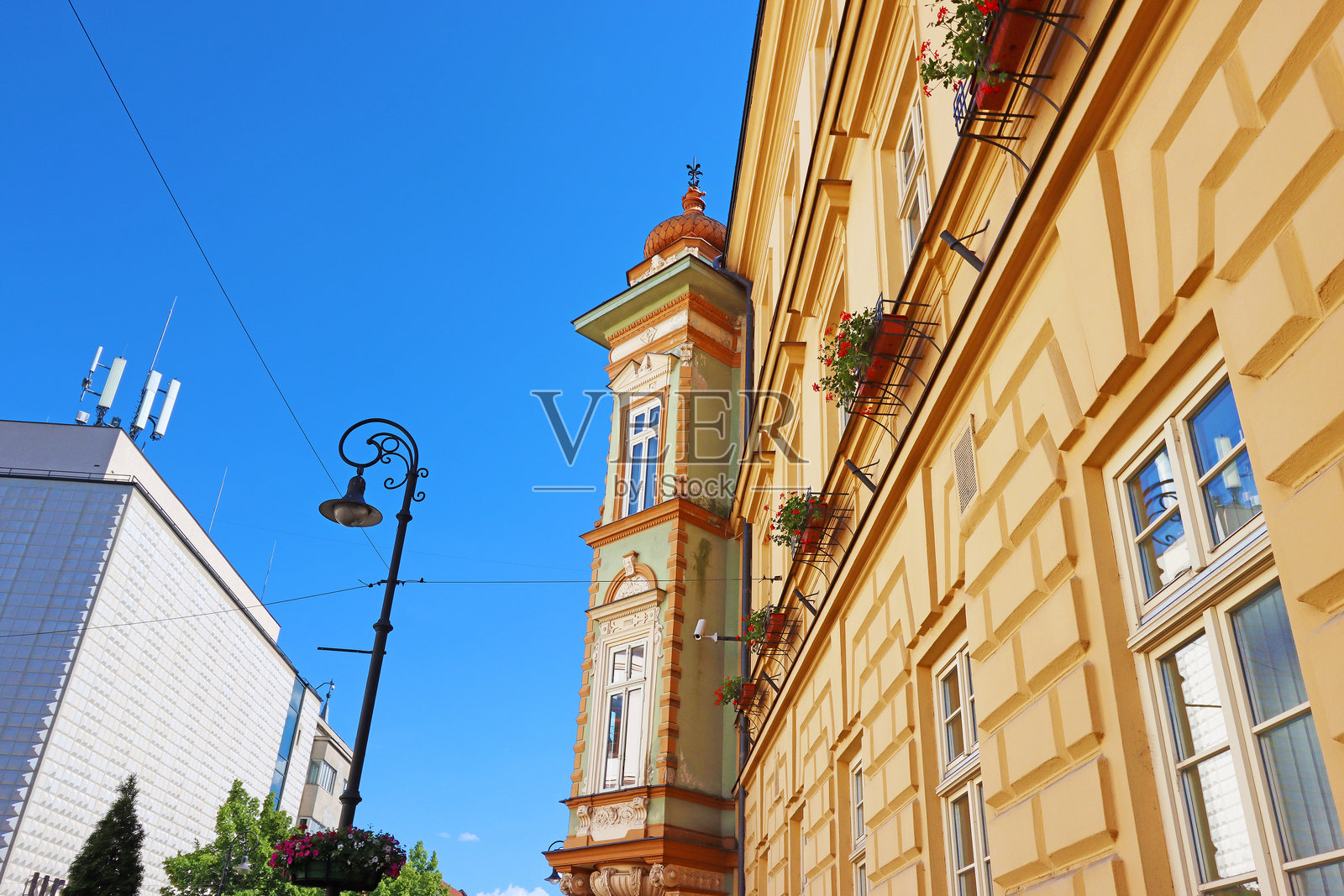 斯洛伐克科希策的主街（Hlavna Street）美丽的建筑照片摄影图片