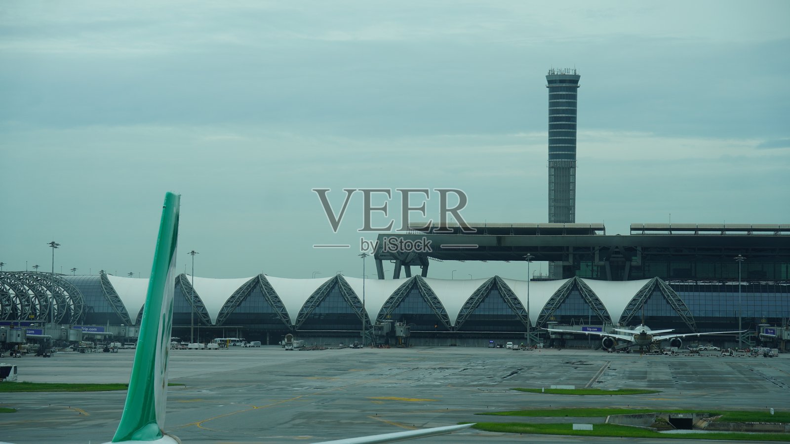 素万那普机场的控制塔照片摄影图片