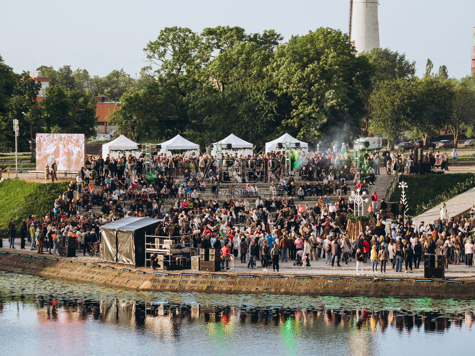在克莱佩达庆祝乔宁斯节照片摄影图片