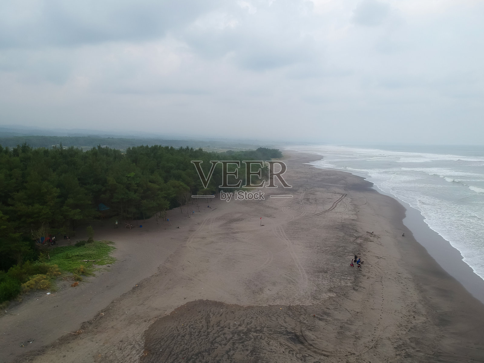 黑沙滩的鸟瞰图照片摄影图片