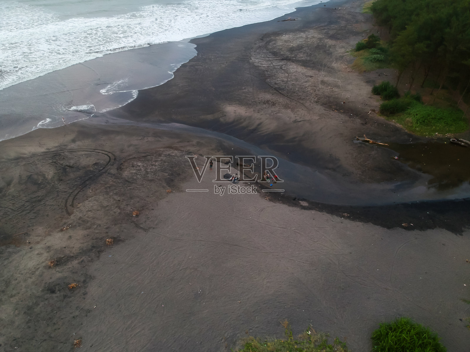 黑沙滩的鸟瞰图照片摄影图片