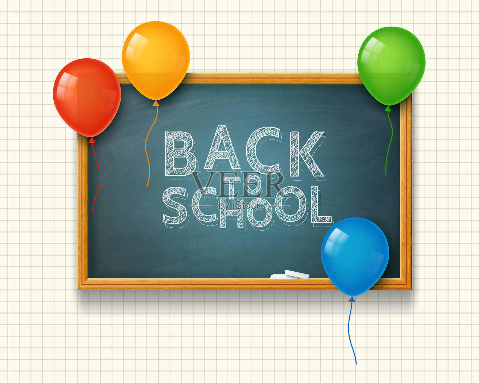 用粉笔在绿色黑板上写的“开学快乐”祝福，黑板有木框，装饰着节日气球。矢量3D插图。插画图片素材