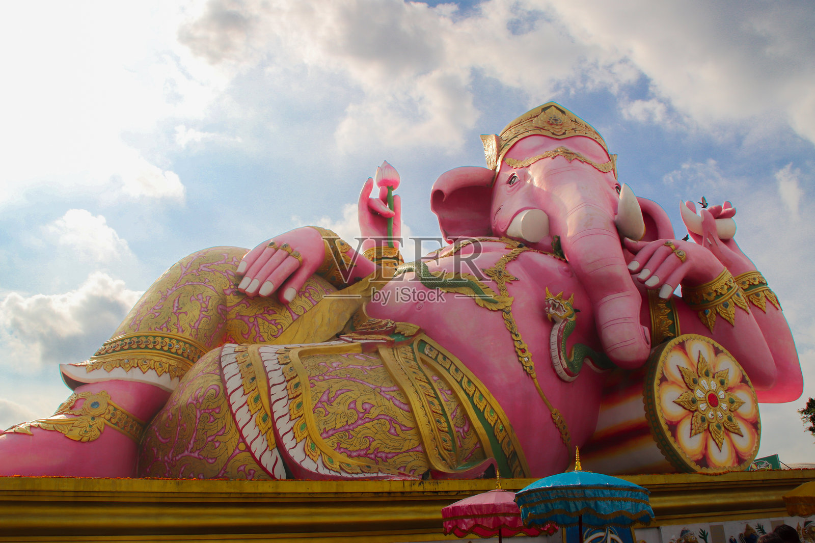 泰国查乔恩绍的象头神雕像照片摄影图片