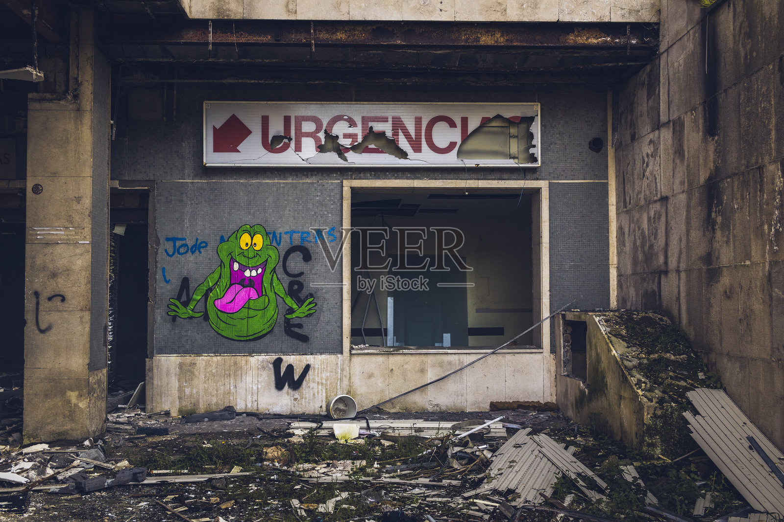 衰败的回声：前HUCA医院在奥维多等待拆除照片摄影图片