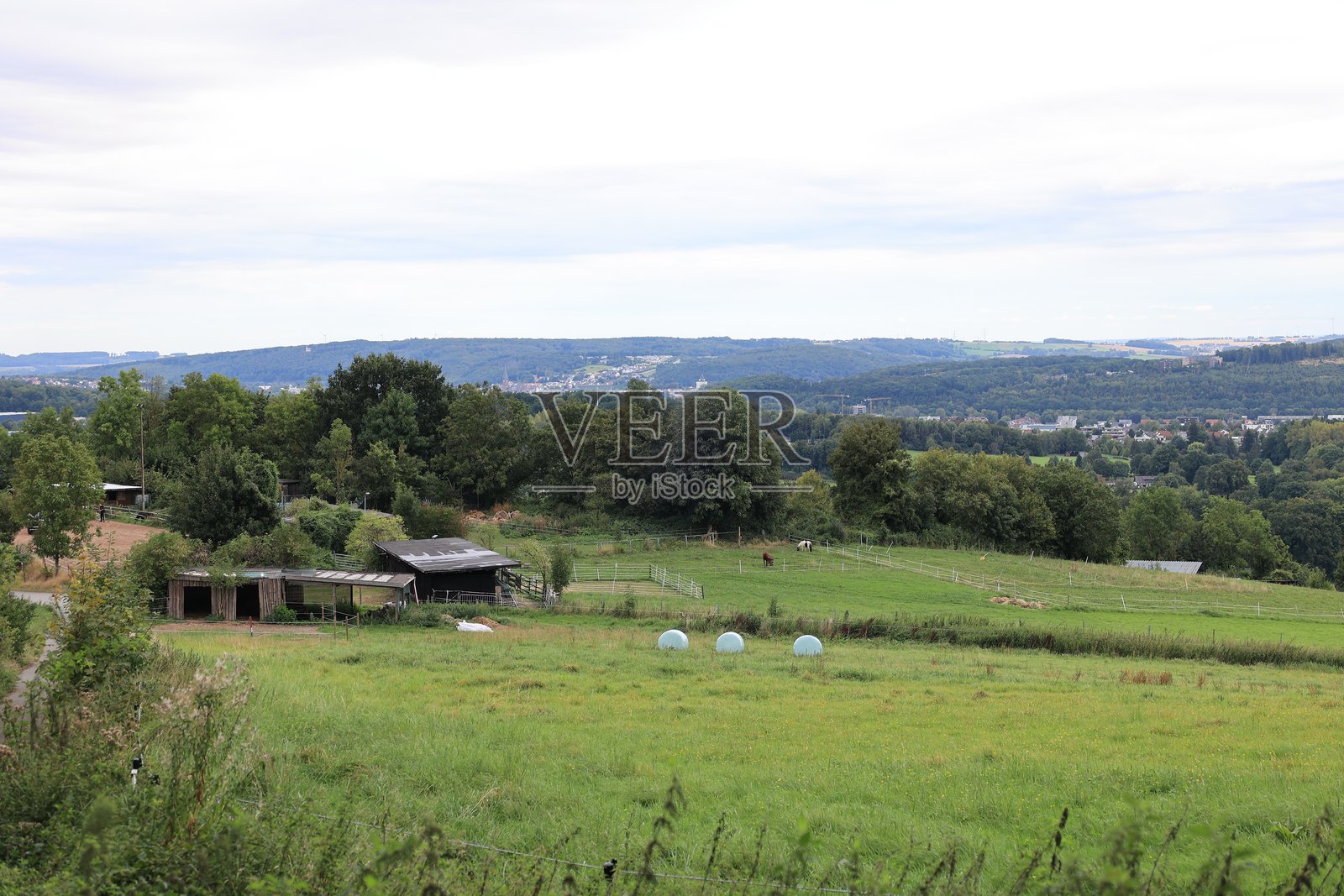 在阿恩斯贝格森林的奥林豪森修道院周围徒步旅行照片摄影图片